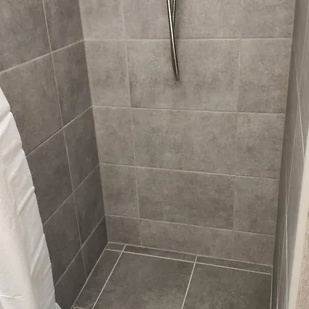 Ruze Apartament *